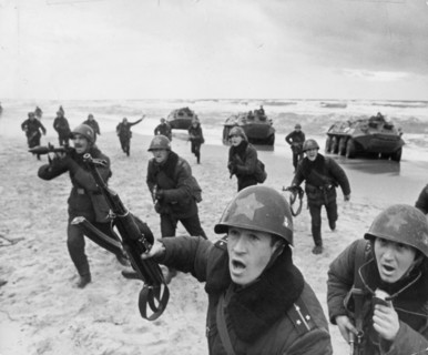 Company commander first lt, yevgeni samoilov leading his unit in an attack during maneuvers, november 1973.