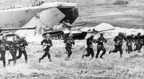 Soviet marines of the pacific fleet during a landing assault drill, september 1986.