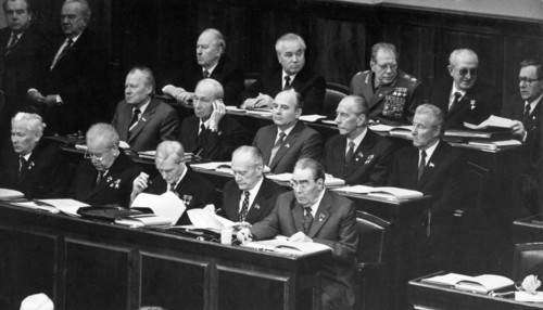 The 6th session of the ussr supreme soviet of the 10th convocation, first row: chernenko (left), brezhnev (right), second row: mikhail gorbachev (center), third row: directly above gorbachev and next ...