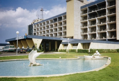 Cuba, 1996, popular tourist hotel  el viejo y el mar ('the old man and the sea' named after ernest hemingway's famous book).