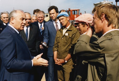 Mikhail gorbachev meeting with workers of a meat packing plant outside of moscow, august 1987.