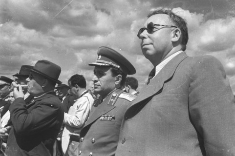 Semyon lavochkin (on the right) and mikoyan a, (in uniform),1948, two famous soviet aircraft designers witness a test flight.