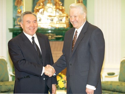 Russian federation, moscow, russian president boris yeltsin met his kazakh president nursultan nazarbayev at noon on thursday, boris yeltsin determined the biletaral relations between russia and kazak...