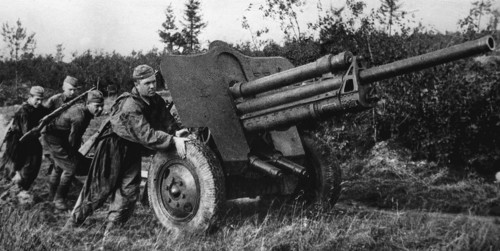 Red army artillery men take firing positions near rzhev, 1942.