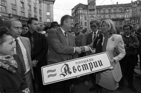 St, petersburg mayor anatoly sobchak and austrian chancellor's wife christine vranitzky during a ceremony to name 'austria square' in downtown st, petersburg, austria has pledged to restore the square...