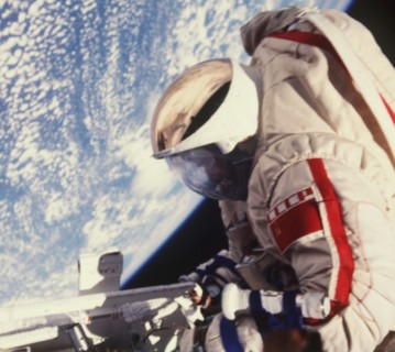 Cosmonaut leonid kizim walking in space during the salut 7-soyuz t-11-soyuz t-12 mission, photo taken by cosmonaut vladimir solovyov, 1984.