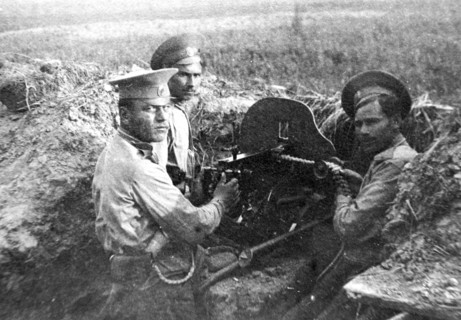 World war one, 1915, russian soldiers with a maxim machine gun waiting for a german attack   .