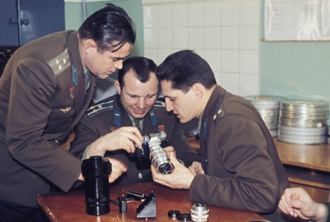Soviet cosmonauts boris volynov, yuri gagarin, and andrian nikolayev examining a camera, 1968.