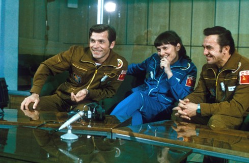 Soyuz t-7, soviet cosmonauts popov, savitskaya, and aleksandr serebrov at baikonur after returning from their mission, august 1982.