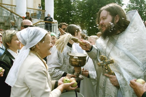 The transfiguration holiday celebrated by the russian orthodox church, orthodox priest gives blessing, moscow, russia, 2003.