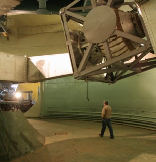 Preparations for testing of russian 'space parachute' demonstrator-2, designed for returning cargoes to earth, are going on in the centrifuge at the assembly workshop of lavochkin scientific and indus...