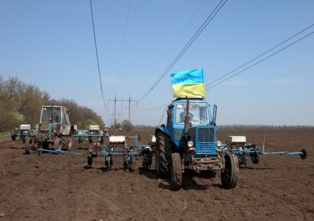 The spring sowing campaign in 'chapaevets' agricultural firm in starobeshevsk district goes on, donetsk region, ukraine, april 2005.