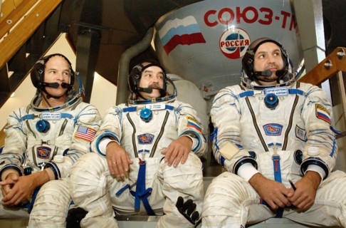 Moscow region, russia, september 9, 2005, the backup crew of the iss 12th expedition, us astronaut geoffrey williams, russian cosmonauts mikhail tyurin and sergei kostenko (l-r) appear prior to their ...