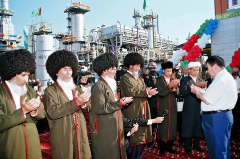Turkmenistan, september 14,2005, muslim clergy, elders and president of turkmenistan saparmurat niyazov (r) pray during a solemn ceremony of launching the gas compressor station at korpeje oil and gas...