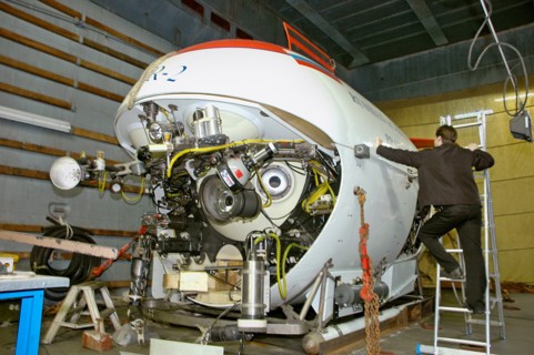 Murmansk, russia, july 23, 2007, mir-2 submersible, in the northern russian port of murmansk, that is going to be used by russian explorers on a mission to probe the polar seabed and carry out scienti...