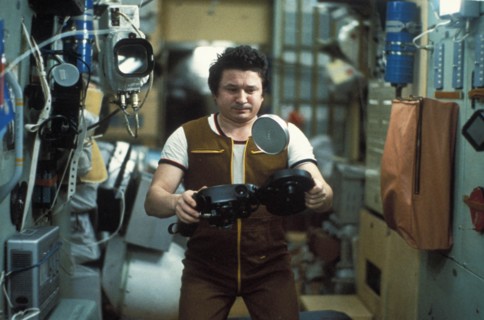 Mir, salyut 7, soyuz t-15, leonid kizim aboard the mir space station, 1986.