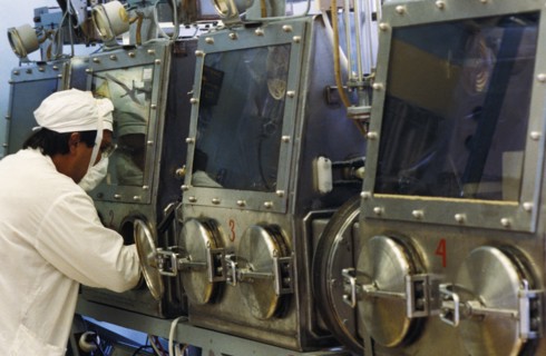 Plutonium being handled in a hot chamber at the nuclear research institute in chelyabinsk 70, russia, 1990s.