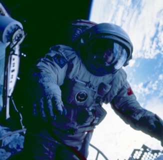 Soyuz t-15, soviet cosmonaut leonid kizim performing an eva (spacewalk),1986.