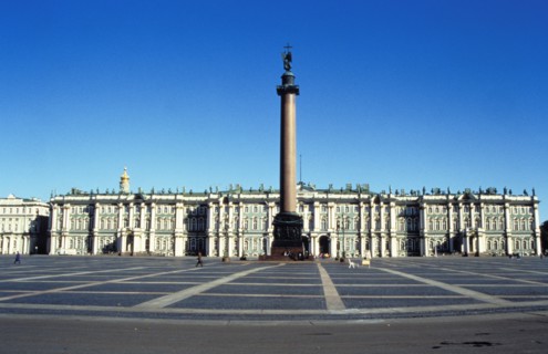 The winter palace / hermitage museum and the alexander column in the foreground, st, petersburg, russia.