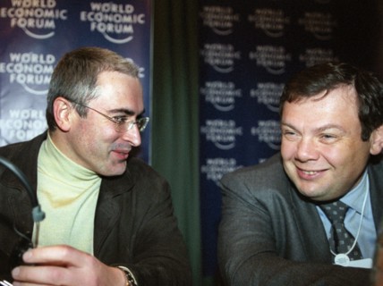 Chairman of the directors' board of the alpha-bank js mikhail fridman with khodorkovsky at the world economic forum.