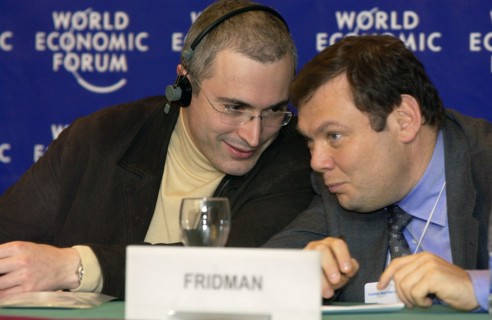 Chairman of the directors' board of the alpha-bank js mikhail fridman with khodorkovsky at the world economic forum.