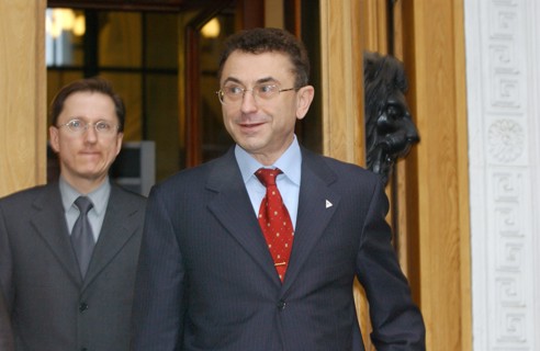 Moscow, russia, november 28, 2003, yukos board chairman semyon kukes (foreground) prior to the extraordinary meeting of yukos shareholders that took place in the russian chamber of trade and industry ...