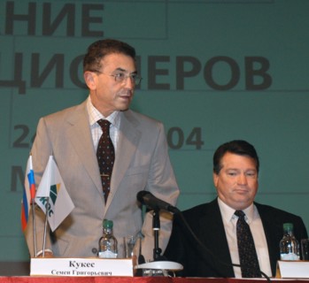 Moscow, russia, june 24, 2004, head of yukos company semen kukes (l) and head of 'yukos-moscow' steven theede (r) at the annual general meeting of nk yukos, during which the new board of directors was...