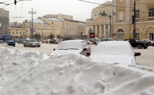 Moscow, russia, january 28, 2005, snow piles after a fierce snowstorm in teatralnaya square downtown moscow.