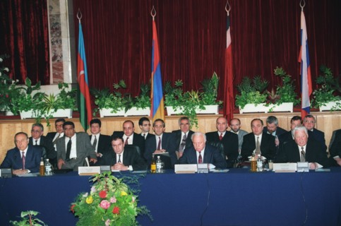 Stavropol krai, r-l: president of russia boris yeltsin, president of georgia eduard shevardnadze, president of armenia levon ter-petrosyan and president of azerbaijan geydar aliyev take part in the ci...