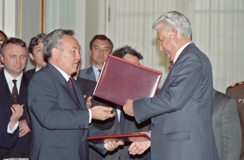 Russia, moscow, president of russia boris yeltsin (r) and president of kazakhstan nursultan nazarbaev are pictured after signing the treaty, may 25, 1992.
