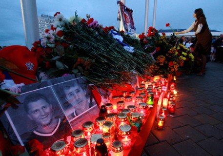 Minsk, belarus, september 9, 2011, people lay flowers and light candles outside minsk-arena stadium to commemorate hc lokomotiv yaroslavl team players who died in a plane crash on september 7, a khl g...