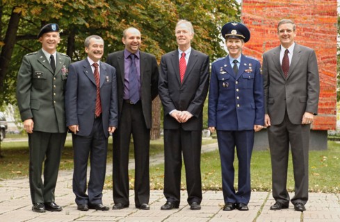 Moscow region, russia, september 18, 2005, members of the backup crew of the 12th expedition to international space station (iss), commander, us astronaut geoffrey williams, flight engineer mikhail ty...