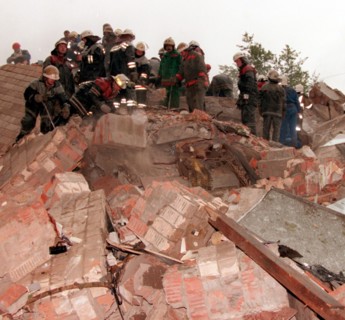 Moscow,russia, september 13, 1999, rescuers shown working at the rubble of the apartment block that was blasted last night on moscow's kashirskoye shosse, southeasteen municipal district, here on mond...