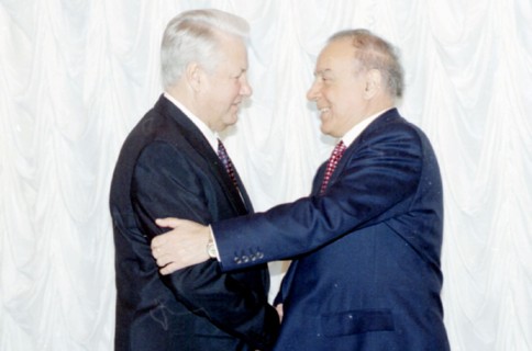 Russian president boris yeltsin and azerbaijani president geidar aliyev greet each other warmly during the meeting in the kremlin jan,18, geidat aliyev arrived in moscow today to take part in the cis ...