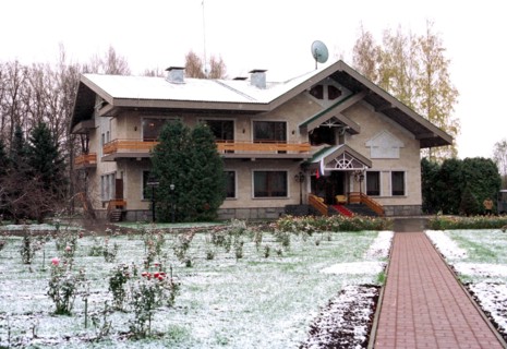 Moscow, russia, october 18, 1999, the presidential countryside residence russ (zavidovo), where russian president boris yeltsin is recuperating after a bout of flu, pictured on monday, october 18, 199...
