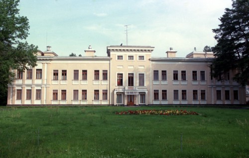 Moscow, russia, july 15, 1999, vacationing russian president boris yeltsin on thursday moved from his residence 'rus' in zavidovo to the countryside residence gorki-9 just outside moscow (ops), the mo...