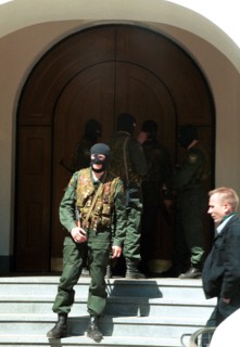 Moscow, russia, may 11, 2000, the tax police officers wearing masks seen at the entrance of the office of media-most holding, headed by vladimir gusinsky, where searches were made in connection with c...