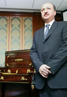 Patron of the arts david davidovich yakobishvili, ceo of wimm-bill-dann (russia-based dairy and juice packaging company), who has handed over a bureau (l) by royal cabinetmaker hambs to representative...