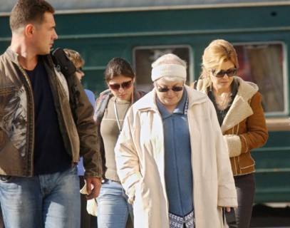 Family of former yukos chief mikhail khodorkovsky - wife inna, mother marina filippovna and daughter nastya (r-l) - have arrived at the railway station after their meeting with jailed oligarch at a pe...