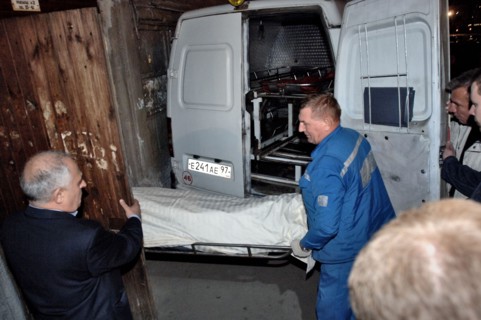 Members of a rescue crew carry out the body of journalist anna politkovskaya, the novaya gazeta special correspondent anna politkovskaya was found shot dead in the hallway of the building where she li...