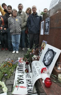 Meeting to commemorate journalist anna politkovskaya, who was murdered in her apartment block in central moscow on saturday evening, is staged in pushkin square, moscow, russia, october 8, 2006.