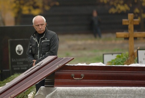 Alexander politkovsky, former husband of assassinated journalist, special correspondent for the novaya gazeta newspaper, anna politkovskaya attends her funeral at troyekurovskoye cemetery, moscow, rus...