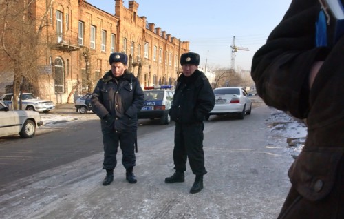 Chita, russia, february 7, 2007, police officers stand guard outside the ingoda regional court building where a hearing has been held to consider mikhail khodorkovksy's continued detention, and a comp...