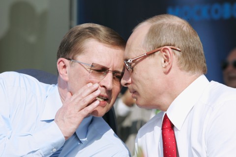 Russian first deputy prime minister sergei ivanov (l) and russian president vladimir putin talk at the opening ceremony of the 8th international aviation & space salon maks 2007  in the town of zhukov...
