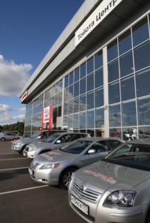 Moscow, russia, september 12, 2007, toyota dealer centre where japanese automaker toyota motor corp has opened its toyota bank financial unit.