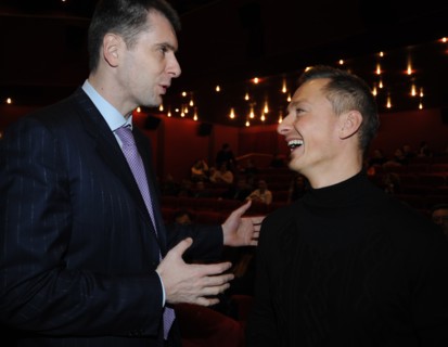 Moscow, russia, december 30, onexim group president mikhail prokhorov (l) and restaurateur stepan mikhalkov attend the premiere of fyodor bondarchuk's movie the inhabited island.