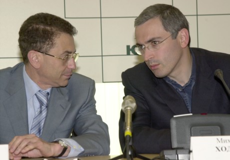 Moscow, russia, june 18, 2003, new chairman of the directors' board of the yukos oil company semen kukes (l) and chairman of the directors' board of the yukos- moscow company mikhail khodorkovsky pict...
