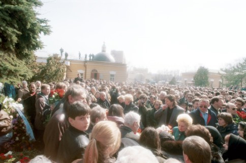 Funeral of well-known sports trainer otari kvantrishvilyi, moscow, russia, 1994, he was shot dead by hired gunmen and was believed to have ties to organized crime.