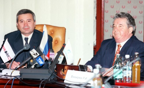 Russia's gas giant gazprom chairman rem vyakhirev (right) and president of major oil company lukoil vagit alekperov during a press conference after they signed strategic partnership agreement, novembe...