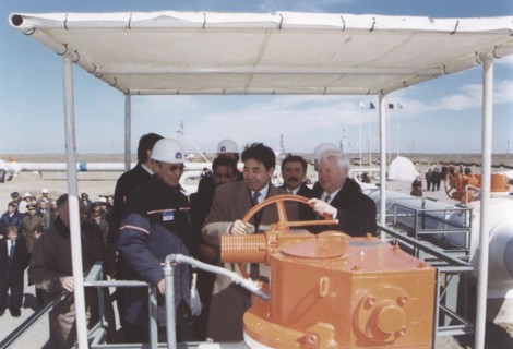 Ceremony at atyrau as the caspian pipeline consortium started pumping oil into the pipeline